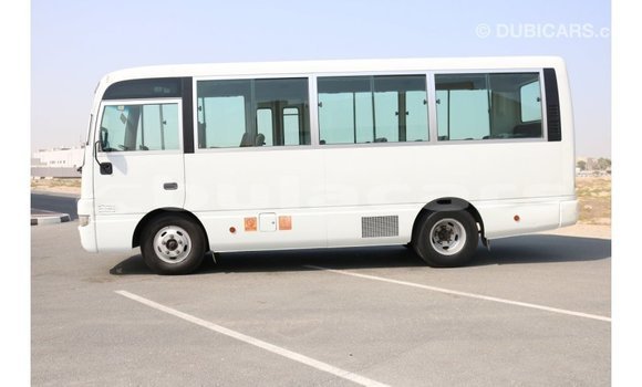 Acheter Import Voiture Nissan 350Z Blanc à Import - Dubai, Central Acheter Import Voiture Nissan 350Z Blanc à Import - Dubai, Central