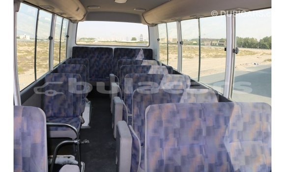 Acheter Import Voiture Nissan 350Z Blanc à Import - Dubai, Central Acheter Import Voiture Nissan 350Z Blanc à Import - Dubai, Central