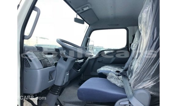 Acheter Import Voiture Mitsubishi Carisma Blanc à Import - Dubai, Central Acheter Import Voiture Mitsubishi Carisma Blanc à Import - Dubai, Central