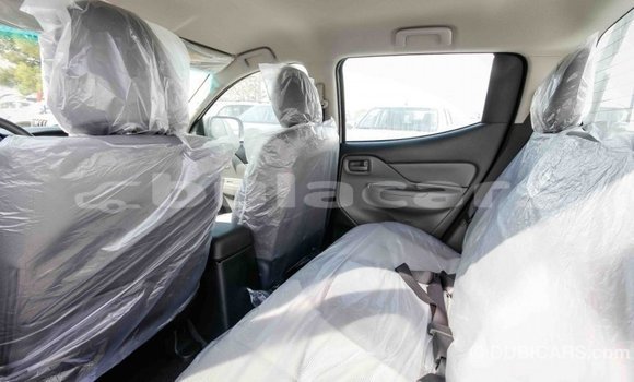 Acheter Import Voiture Mitsubishi L200 Blanc à Import - Dubai, Central Acheter Import Voiture Mitsubishi L200 Blanc à Import - Dubai, Central