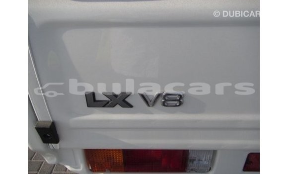 Acheter Import Voiture Toyota Land Cruiser Blanc à Import - Dubai, Central Acheter Import Voiture Toyota Land Cruiser Blanc à Import - Dubai, Central