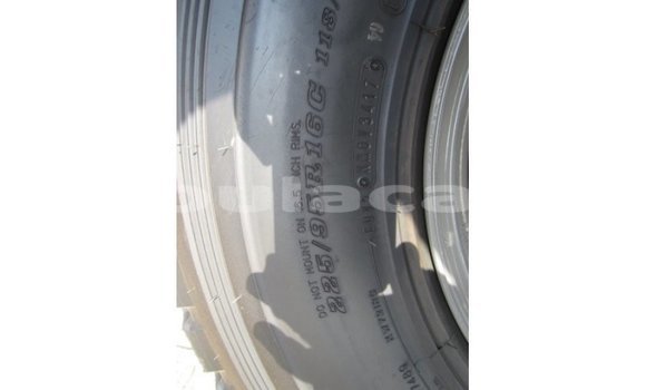 Acheter Import Voiture Toyota Land Cruiser Blanc à Import - Dubai, Central Acheter Import Voiture Toyota Land Cruiser Blanc à Import - Dubai, Central