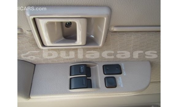 Acheter Import Voiture Toyota Land Cruiser Blanc à Import - Dubai, Central Acheter Import Voiture Toyota Land Cruiser Blanc à Import - Dubai, Central