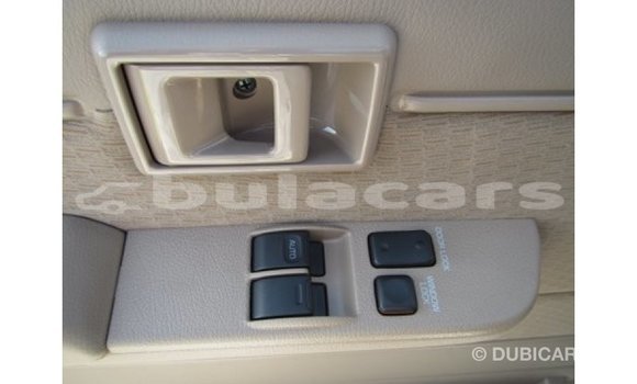 Acheter Import Voiture Toyota Land Cruiser Blanc à Import - Dubai, Central Acheter Import Voiture Toyota Land Cruiser Blanc à Import - Dubai, Central