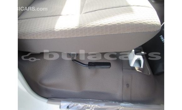 Acheter Import Voiture Toyota Land Cruiser Blanc à Import - Dubai, Central Acheter Import Voiture Toyota Land Cruiser Blanc à Import - Dubai, Central