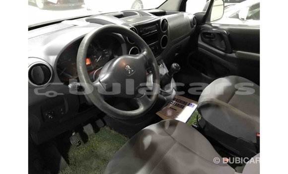 Acheter Import Voiture Peugeot Partner Blanc à Import - Dubai, Central Acheter Import Voiture Peugeot Partner Blanc à Import - Dubai, Central