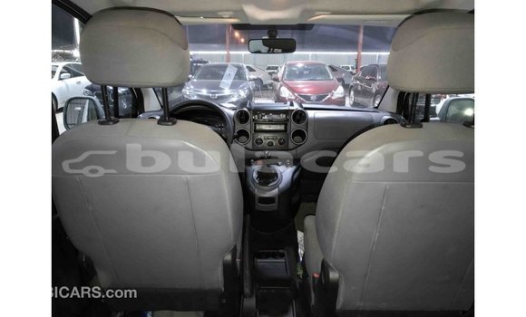 Acheter Import Voiture Peugeot Partner Blanc à Import - Dubai, Central Acheter Import Voiture Peugeot Partner Blanc à Import - Dubai, Central