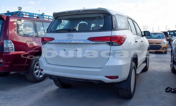 Buy Import Toyota Fortuner White Car in Import - Dubai in Central Buy Import Toyota Fortuner White Car in Import - Dubai in Central