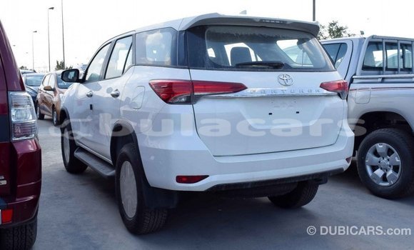 Buy Import Toyota Fortuner White Car in Import - Dubai in Central Buy Import Toyota Fortuner White Car in Import - Dubai in Central
