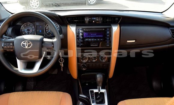 Acheter Import Voiture Toyota Fortuner Bleu à Import - Dubai, Central Acheter Import Voiture Toyota Fortuner Bleu à Import - Dubai, Central