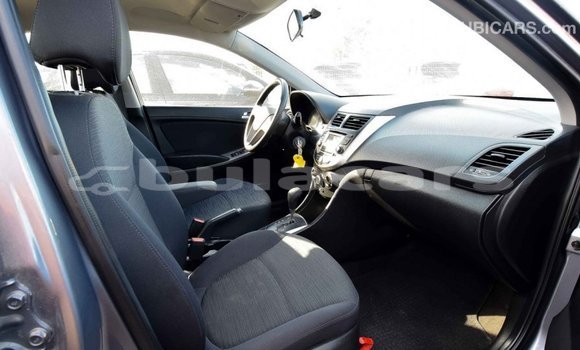 Acheter Import Voiture Hyundai Accent Gris à Import - Dubai, Central Acheter Import Voiture Hyundai Accent Gris à Import - Dubai, Central