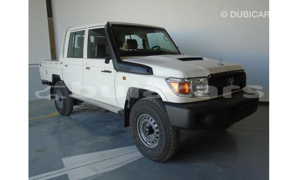 Buy Import Toyota Land Cruiser White Car in Import - Dubai in Central Buy Import Toyota Land Cruiser White Car in Import - Dubai in Central