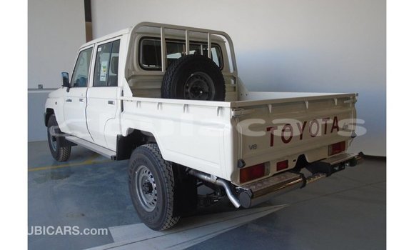 Buy Import Toyota Land Cruiser White Car in Import - Dubai in Central Buy Import Toyota Land Cruiser White Car in Import - Dubai in Central