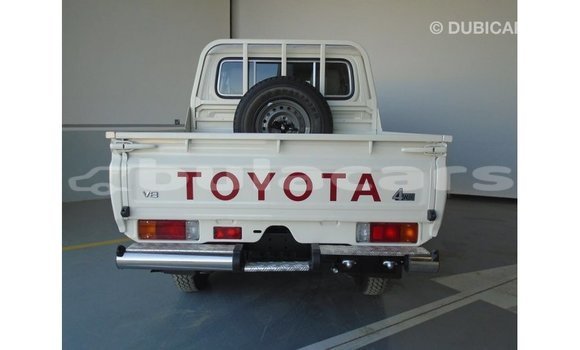 Buy Import Toyota Land Cruiser White Car in Import - Dubai in Central Buy Import Toyota Land Cruiser White Car in Import - Dubai in Central