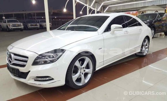 Buy Import Mercedes-Benz 190 (W201) White Car in Import - Dubai in Central Buy Import Mercedes-Benz 190 (W201) White Car in Import - Dubai in Central