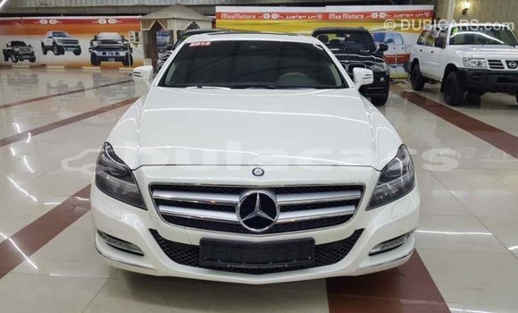 Buy Import Mercedes-Benz 190 (W201) White Car in Import - Dubai in Central Buy Import Mercedes-Benz 190 (W201) White Car in Import - Dubai in Central