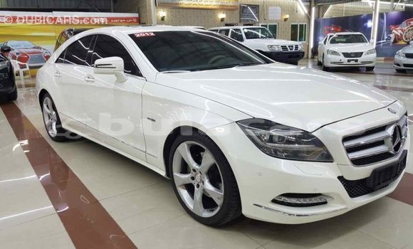 Buy Import Mercedes-Benz 190 (W201) White Car in Import - Dubai in Central Buy Import Mercedes-Benz 190 (W201) White Car in Import - Dubai in Central