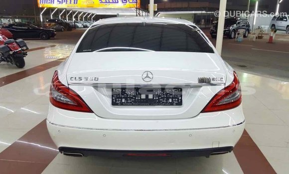Buy Import Mercedes-Benz 190 (W201) White Car in Import - Dubai in Central Buy Import Mercedes-Benz 190 (W201) White Car in Import - Dubai in Central