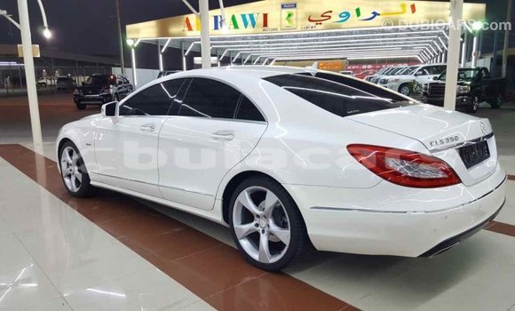Buy Import Mercedes-Benz 190 (W201) White Car in Import - Dubai in Central Buy Import Mercedes-Benz 190 (W201) White Car in Import - Dubai in Central