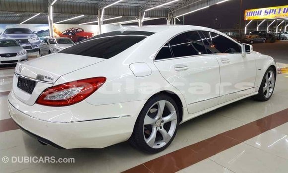 Buy Import Mercedes-Benz 190 (W201) White Car in Import - Dubai in Central Buy Import Mercedes-Benz 190 (W201) White Car in Import - Dubai in Central