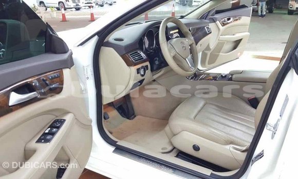 Buy Import Mercedes-Benz 190 (W201) White Car in Import - Dubai in Central Buy Import Mercedes-Benz 190 (W201) White Car in Import - Dubai in Central