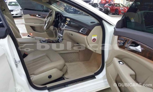 Buy Import Mercedes-Benz 190 (W201) White Car in Import - Dubai in Central Buy Import Mercedes-Benz 190 (W201) White Car in Import - Dubai in Central