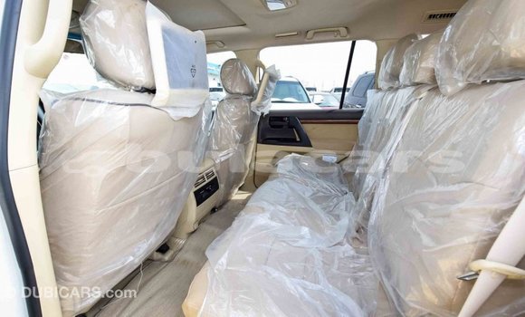 Buy Import Toyota Land Cruiser White Car in Import - Dubai in Central Buy Import Toyota Land Cruiser White Car in Import - Dubai in Central