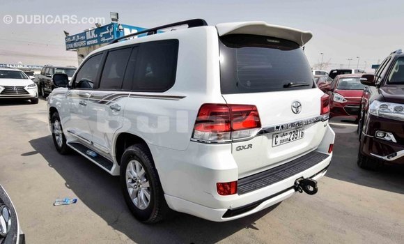 Buy Import Toyota Land Cruiser White Car in Import - Dubai in Central Buy Import Toyota Land Cruiser White Car in Import - Dubai in Central