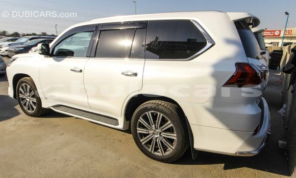 Acheter Import Voiture Lexus LX Blanc à Import - Dubai, Central