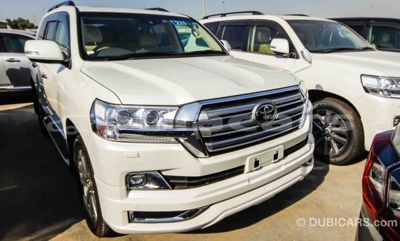 Buy Import Toyota Land Cruiser White Car in Import - Dubai in Central Buy Import Toyota Land Cruiser White Car in Import - Dubai in Central