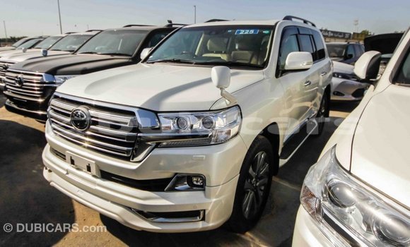 Buy Import Toyota Land Cruiser White Car in Import - Dubai in Central Buy Import Toyota Land Cruiser White Car in Import - Dubai in Central