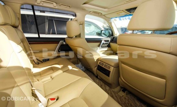 Buy Import Toyota Land Cruiser White Car in Import - Dubai in Central Buy Import Toyota Land Cruiser White Car in Import - Dubai in Central