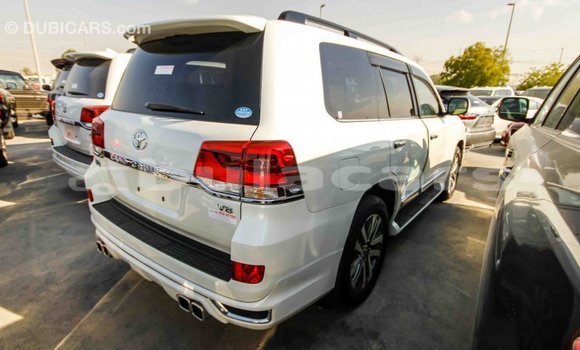 Buy Import Toyota Land Cruiser White Car in Import - Dubai in Central Buy Import Toyota Land Cruiser White Car in Import - Dubai in Central