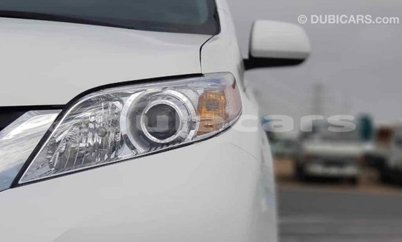 Buy Import Toyota Sienna White Car in Import - Dubai in Central Buy Import Toyota Sienna White Car in Import - Dubai in Central