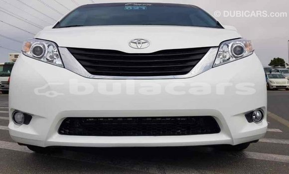 Buy Import Toyota Sienna White Car in Import - Dubai in Central Buy Import Toyota Sienna White Car in Import - Dubai in Central