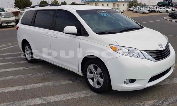 Buy Import Toyota Sienna White Car in Import - Dubai in Central Buy Import Toyota Sienna White Car in Import - Dubai in Central
