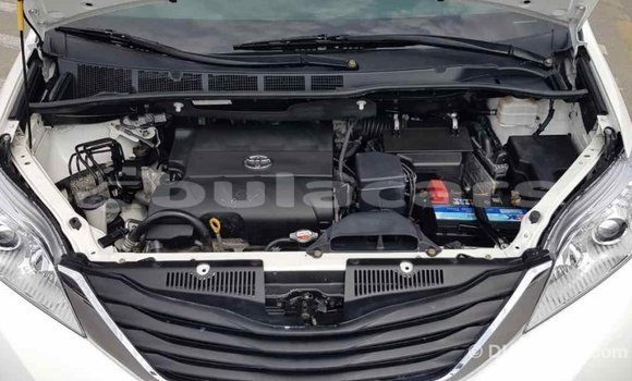 Buy Import Toyota Sienna White Car in Import - Dubai in Central Buy Import Toyota Sienna White Car in Import - Dubai in Central