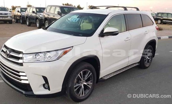 Buy Import Toyota Highlander White Car in Import - Dubai in Central Buy Import Toyota Highlander White Car in Import - Dubai in Central