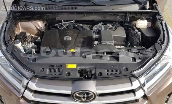 Buy Import Toyota Highlander Brown Car in Import - Dubai in Central Buy Import Toyota Highlander Brown Car in Import - Dubai in Central