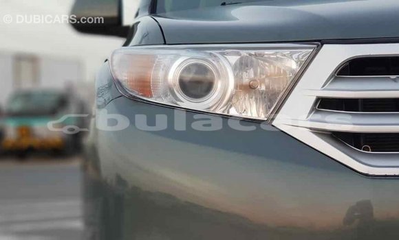 Buy Import Toyota Highlander Green Car in Import - Dubai in Central Buy Import Toyota Highlander Green Car in Import - Dubai in Central