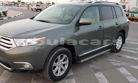 Buy Import Toyota Highlander Green Car in Import - Dubai in Central Buy Import Toyota Highlander Green Car in Import - Dubai in Central