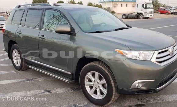 Buy Import Toyota Highlander Green Car in Import - Dubai in Central Buy Import Toyota Highlander Green Car in Import - Dubai in Central