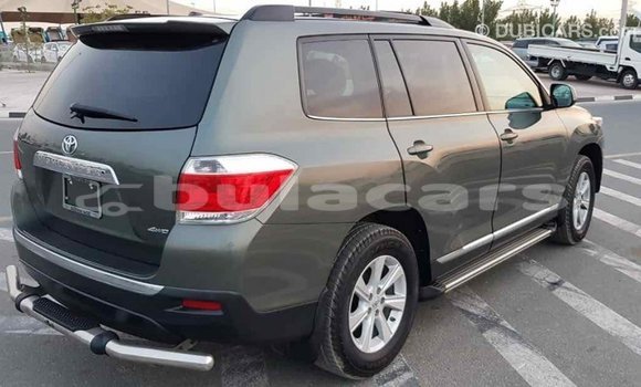 Buy Import Toyota Highlander Green Car in Import - Dubai in Central Buy Import Toyota Highlander Green Car in Import - Dubai in Central