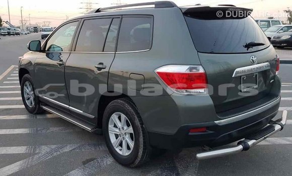 Buy Import Toyota Highlander Green Car in Import - Dubai in Central Buy Import Toyota Highlander Green Car in Import - Dubai in Central