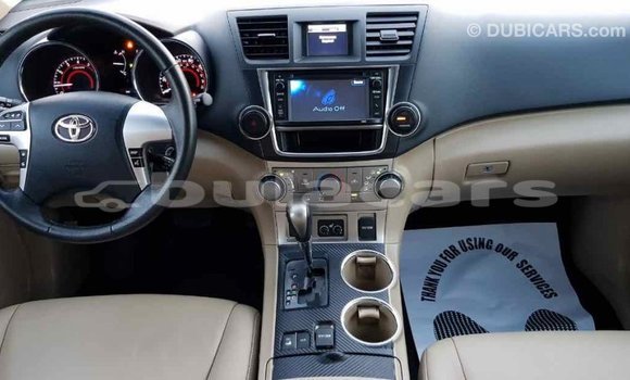 Buy Import Toyota Highlander Green Car in Import - Dubai in Central Buy Import Toyota Highlander Green Car in Import - Dubai in Central