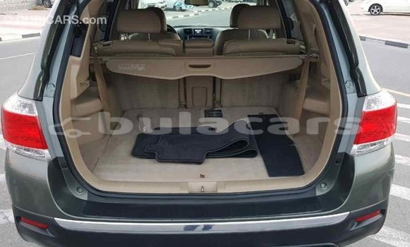 Buy Import Toyota Highlander Green Car in Import - Dubai in Central Buy Import Toyota Highlander Green Car in Import - Dubai in Central