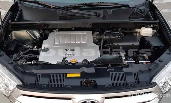 Buy Import Toyota Highlander Green Car in Import - Dubai in Central Buy Import Toyota Highlander Green Car in Import - Dubai in Central