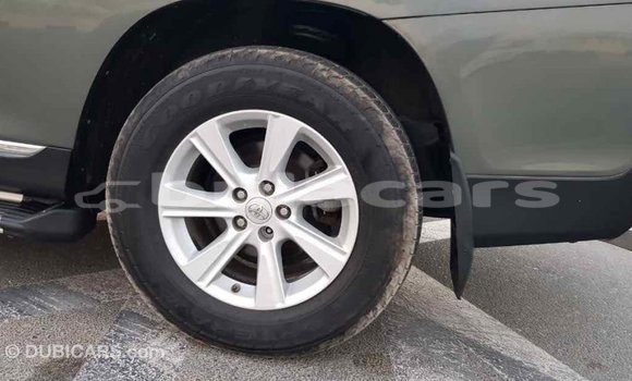 Buy Import Toyota Highlander Green Car in Import - Dubai in Central Buy Import Toyota Highlander Green Car in Import - Dubai in Central