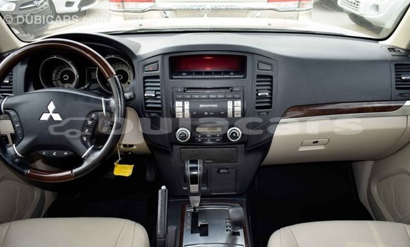 Acheter Import Voiture Mitsubishi Pajero Noir à Import - Dubai, Central Acheter Import Voiture Mitsubishi Pajero Noir à Import - Dubai, Central