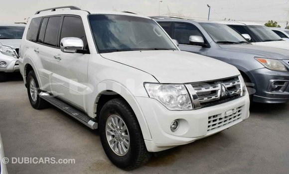 Acheter Import Voiture Mitsubishi Pajero Blanc à Import - Dubai, Central Acheter Import Voiture Mitsubishi Pajero Blanc à Import - Dubai, Central